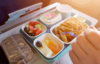 Airline food: stewardesses reveal why you should avoid...