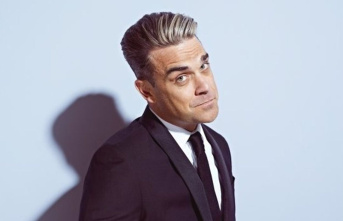 Robbie Williams: revealing snapshot of him in bed