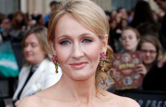 25th Anniversary : J.K. Rowling tweeted himself offside...