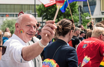 CDU mayor: With a rainbow flag and rolled up sleeves:...