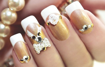 Baroque nails: Opulent nail design on trend