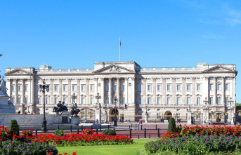 At Buckingham Palace: Police can arrest intruder