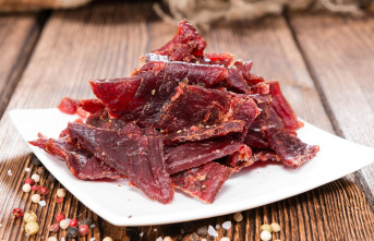 Recipe: Snack for athletes: Homemade dried meat is...