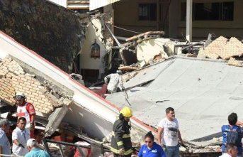 Accidents: Mexico: At least ten dead when church roof collapses
