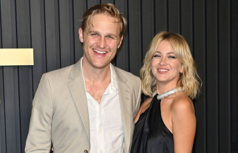 Wyatt Russell and Meredith Hagner: Is the couple expecting...