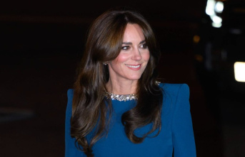 Royals: Despite the tell-all book: Princess Kate continues to smile for the cameras, but questions are ignored