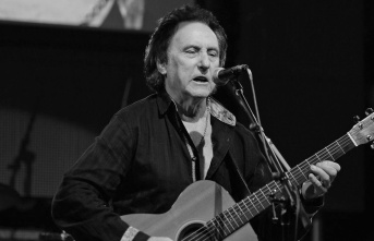 Denny Laine: Moody Blues frontman dies at 79
