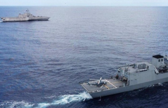 Defense: China: US warship entered Chinese waters