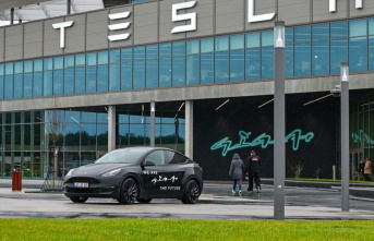 Electric car manufacturer: Tesla is restarting production...