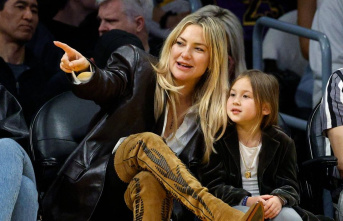 Kate Hudson: Rare appearance with her children