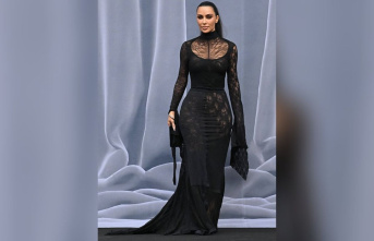 Kim Kardashian: She looks so elegant at the Balenciaga show