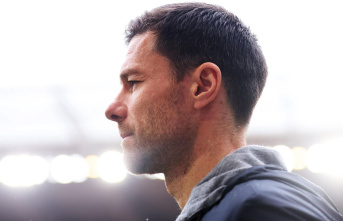 Breaking news: Official: Xabi Alonso remains coach...