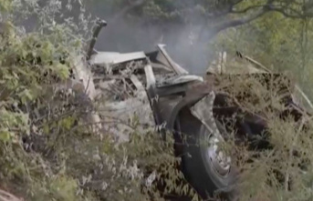 Accidents: Bus falls into a ravine: 45 dead in accident...