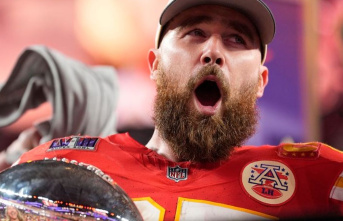 American Football: NFL star Kelce extends contract...