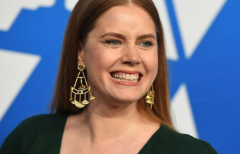 Movies: Amy Adams takes on lead role in drama “At the Sea”