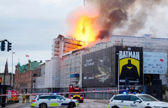 Denmark: Historic stock exchange in Copenhagen is on fire