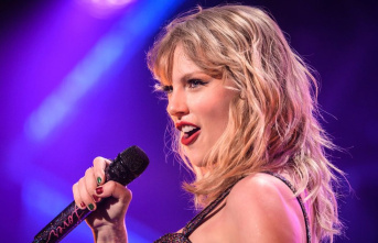 Taylor Swift: Album sets new records