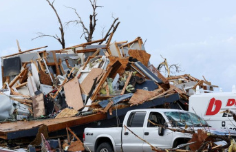 Severe weather: deaths and severe damage after tornadoes in the USA