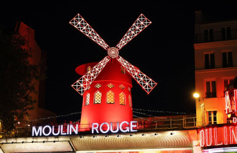 France: Mill wheel of the Paris landmark Moulin Rouge crashed