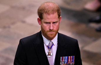 Former royal: “Decorated war hero” and “fraud”:...