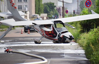 Railway line closed: small plane has to make an emergency landing in Mannheim - and hits the overhead line mast