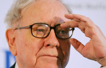 US investor: Buffett lets Berkshire Hathaway's cash reserves grow