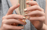 Perfect for festive occasions: The most beautiful nail colors for Christmas