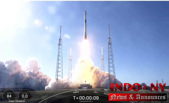 SpaceX launches 105 small satellites in orbit and nails rocket landing