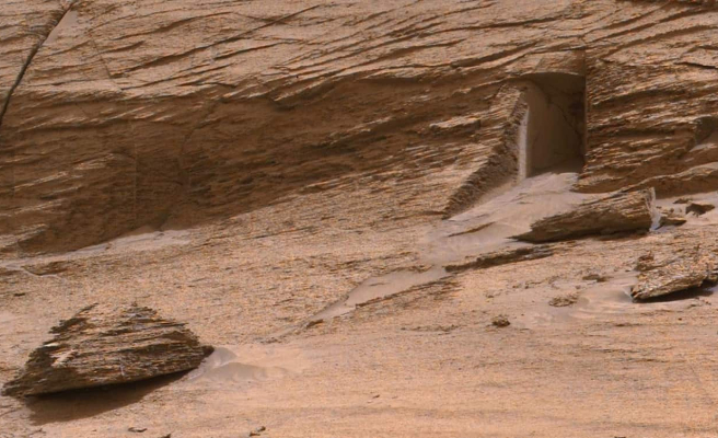 A mysterious “gate” discovered on the planet Mars