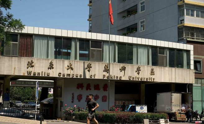 Covid-19 in China: Hundreds of students protest at Peking University against restrictions