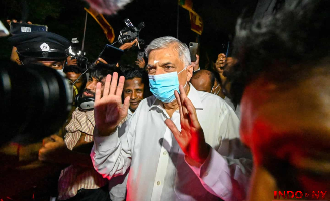 New Prime Minister in Sri Lanka, in the midst of an economic crisis
