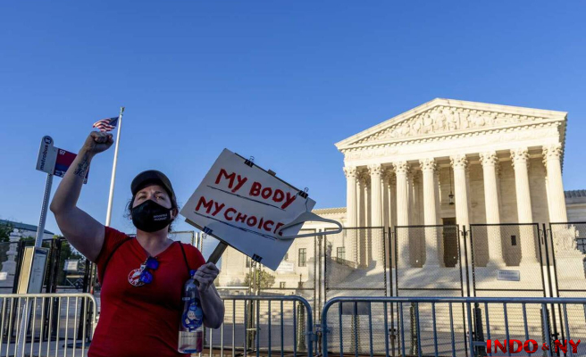 US Senate fails to pass law guaranteeing access to abortion