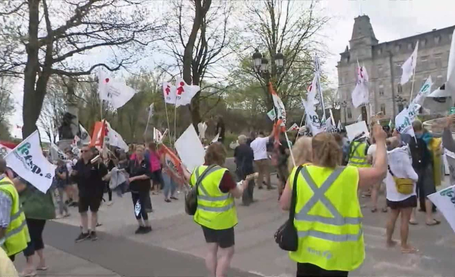 Major demonstration by school bus drivers in Quebec
