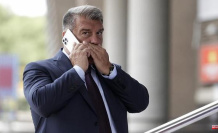 They accuse Laporta of giving "swerves" and "improvise" in his management
