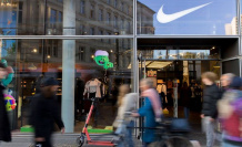 Sporting goods manufacturer: Nike goes into the Christmas business with high inventories
