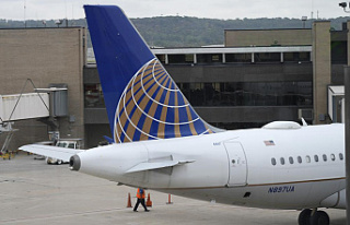 United Airlines lost $1.4B in the 1Q but anticipates...