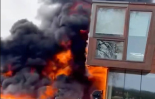 [VIDEO] A residence ravaged by fire in Chomedey