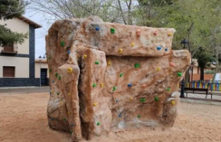 Ajofrín bets on outdoor sports with a climbing wall
