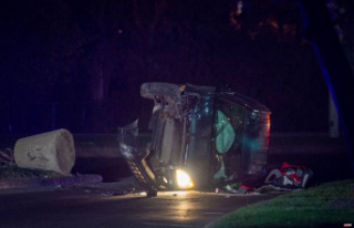 Longueuil: a driver crashes into a post before fleeing