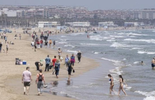 These are the beaches of Valencia with a blue flag...