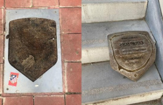 They remove the Courtois plaque from the Paseo de...