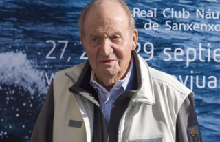 King Juan Carlos I lands in Vigo after almost two...