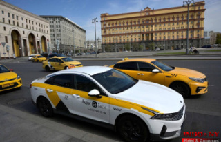 Russia wants to force taxis to hand over passenger...