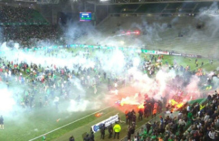 Football / Playoffs L1-L2. ASSE: Invasion of the field,...