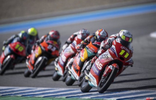 Acosta achieves his first pole position in Moto2 and...