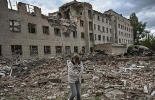 Russia bombs more than 40 cities in its offensive...