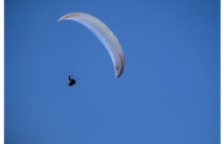 Saint-Paul-de-Varces. Isere: A paraglider who was...