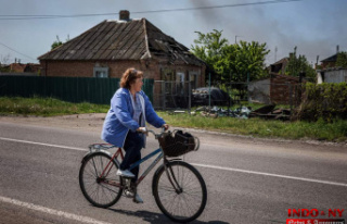 Close to the front in Ukraine, a social worker determined...