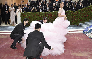 Met Gala: Glitter and glamour, 275,000 pink roses