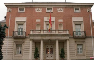 Moncloa could save 2,800 Euros per year by installing...